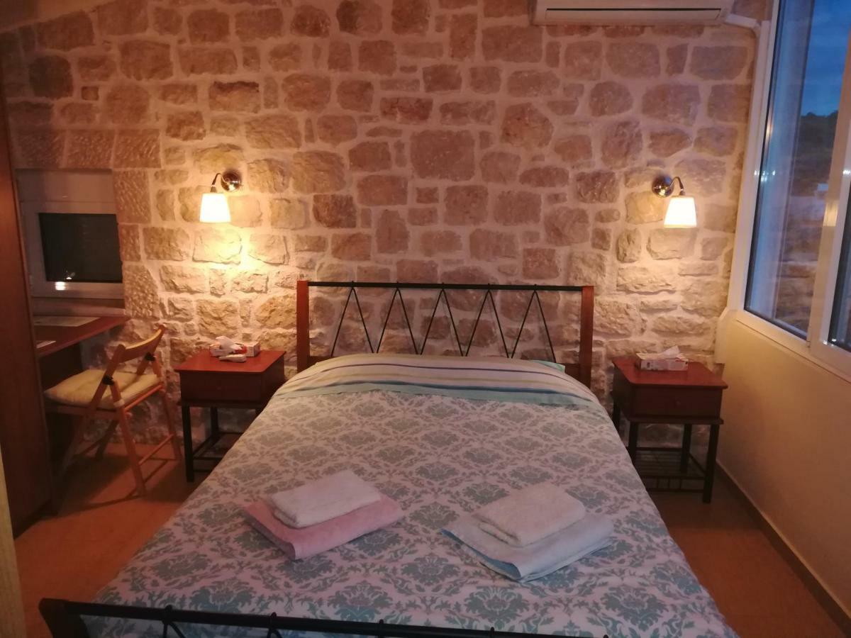 Stone House In Olive Grove Villa Tolón Eksteriør billede